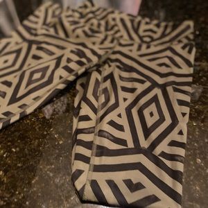 Leggings size 4 Lululemon Chevron Aztec print VGUC